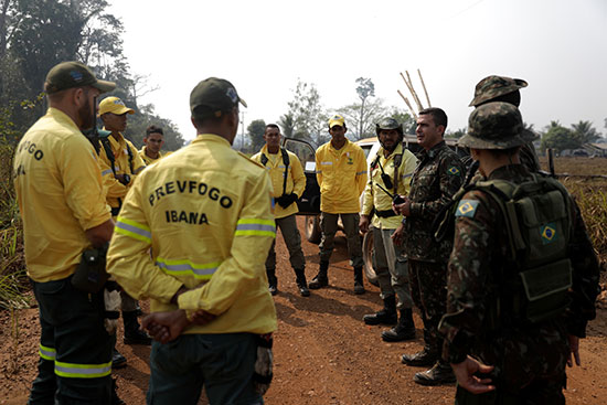 الجنود البرازيليون قبل مشاركتهم فى إطفاء حرائق الأمازون