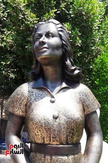 تمثال-ليلي-مراد-بشاطئ-الغرام-في-مطروح-(1)