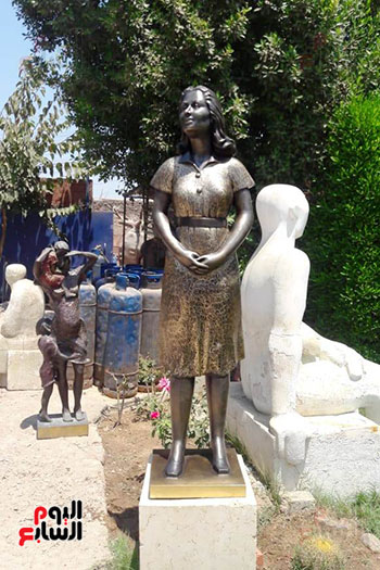 تمثال-ليلي-مراد-بشاطئ-الغرام-في-مطروح-(2)