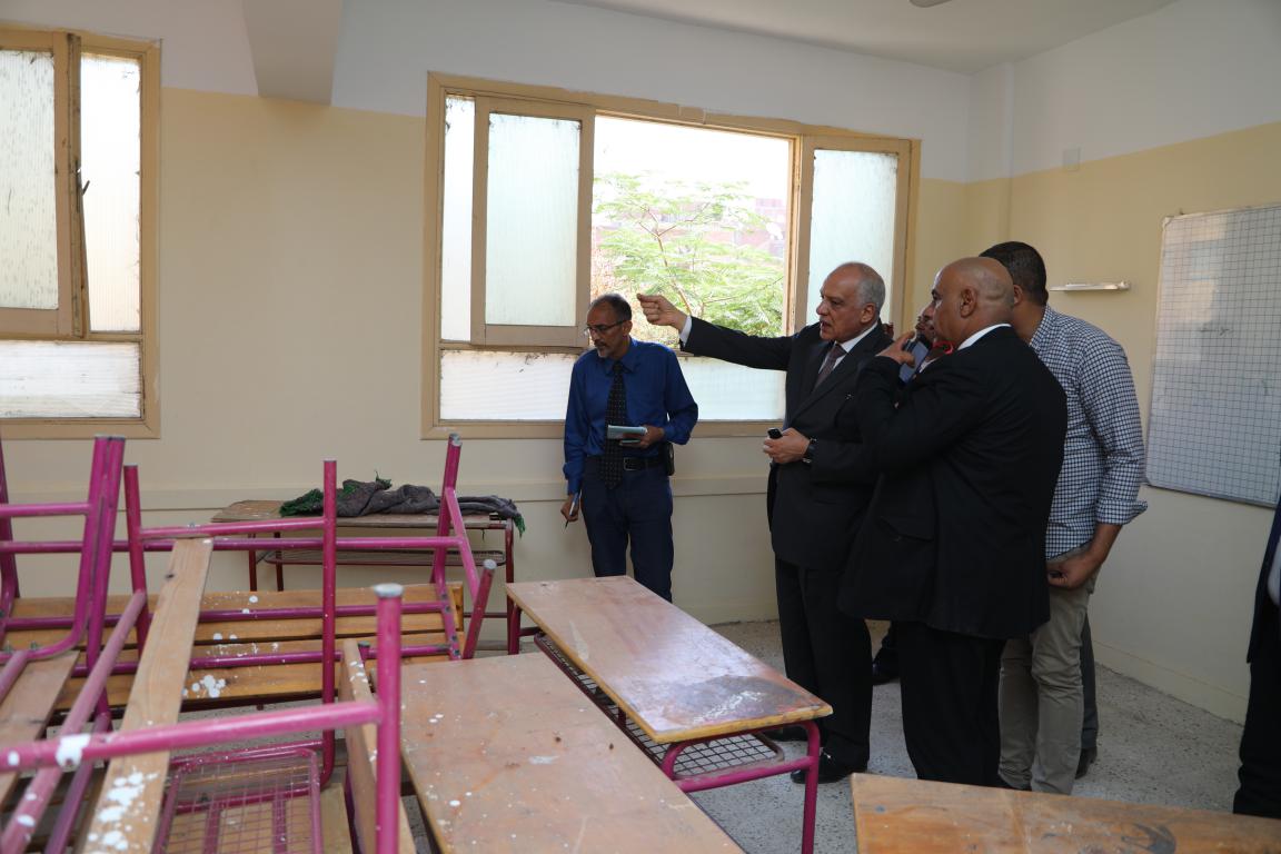 محافظ الجيزة يتفقد أعمال صيانة المدارس استعداداً للعام الدراسى (4)
