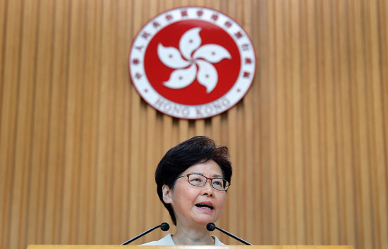كارى لام زعيمة هونج كونج فى المؤتمر