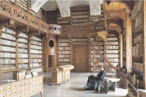 داخل المكتبة