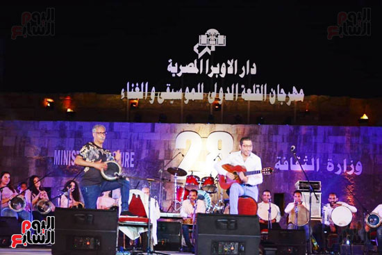 إنتهاء حفل سعيد الأرتيست بمهرجان القلعة الدولى للموسيقى والغناء (10)