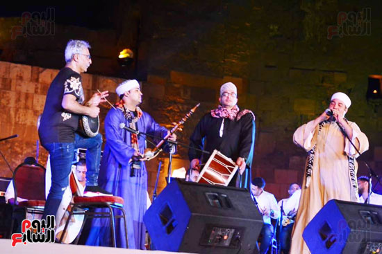 إنتهاء حفل سعيد الأرتيست بمهرجان القلعة الدولى للموسيقى والغناء (4)
