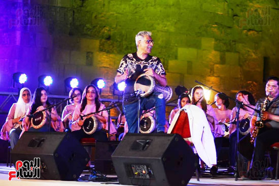 إنتهاء حفل سعيد الأرتيست بمهرجان القلعة الدولى للموسيقى والغناء (15)