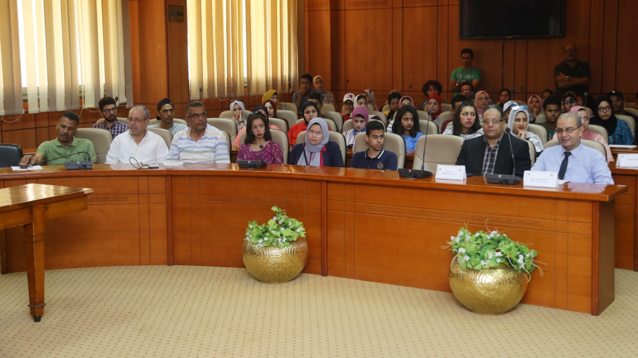 جلسة برلمانية للشباب حول مبادرة النهوض بالتعليم (2)