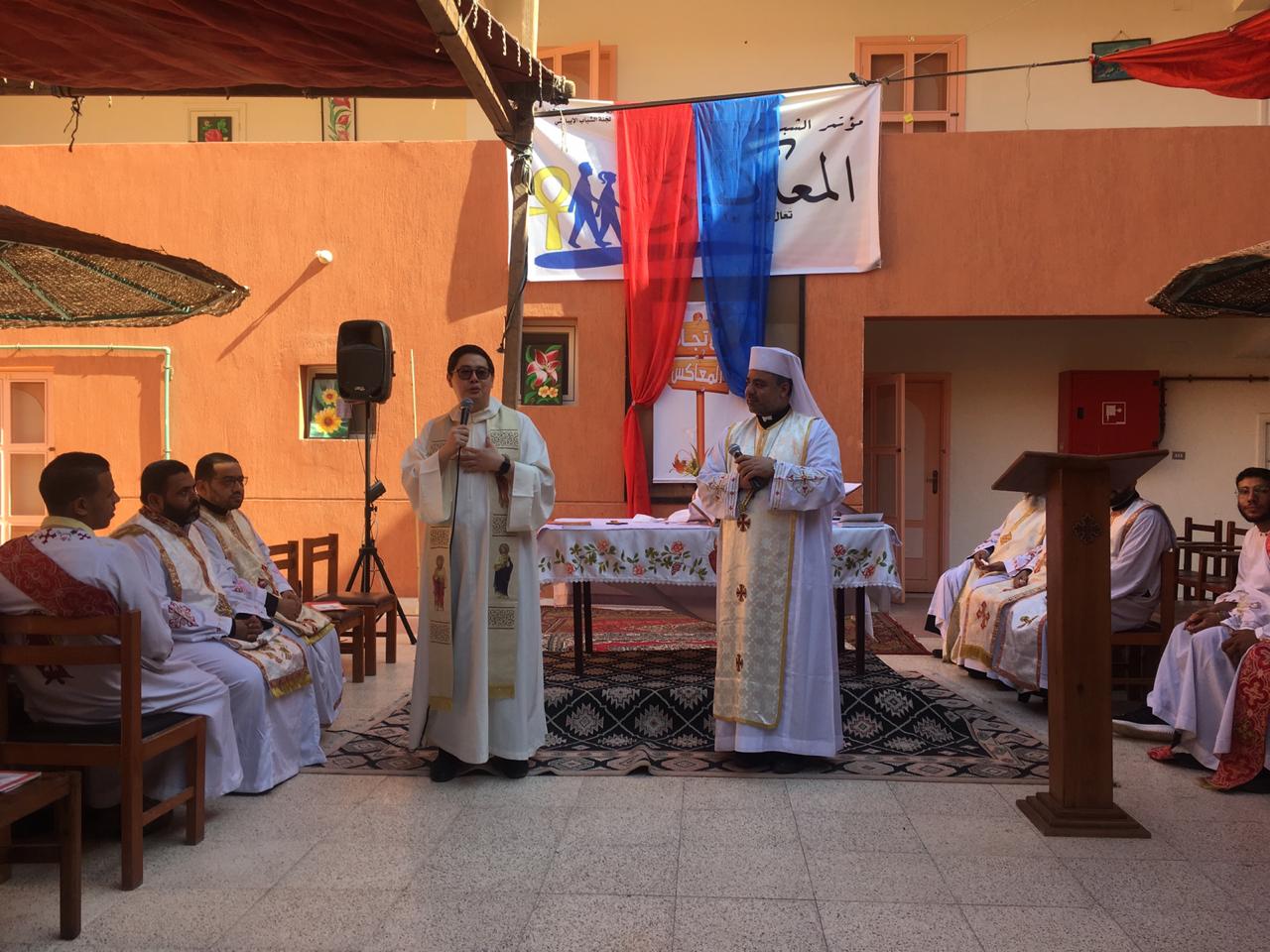 الانبا عمانوئيل يترأس قداس اليوم الثاني لمؤتمر شباب الكاثوليك (2)