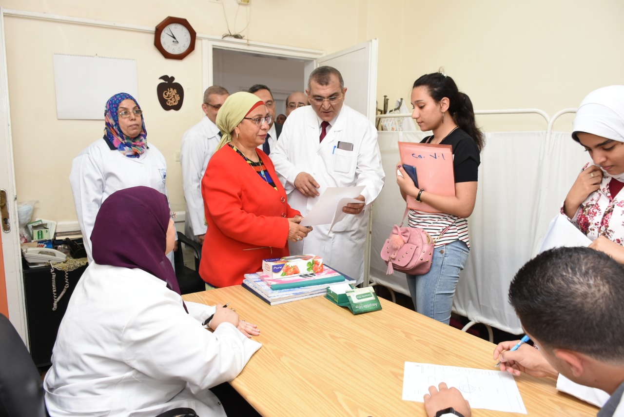 جامعة القاهرة تبدأ الكشف الطبي على الطلاب الجدد  بمستشفى الطلبة بالجيزة (6)