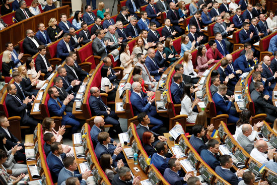 الجلسة-الأولى-للبرلمان-الأوكرانى