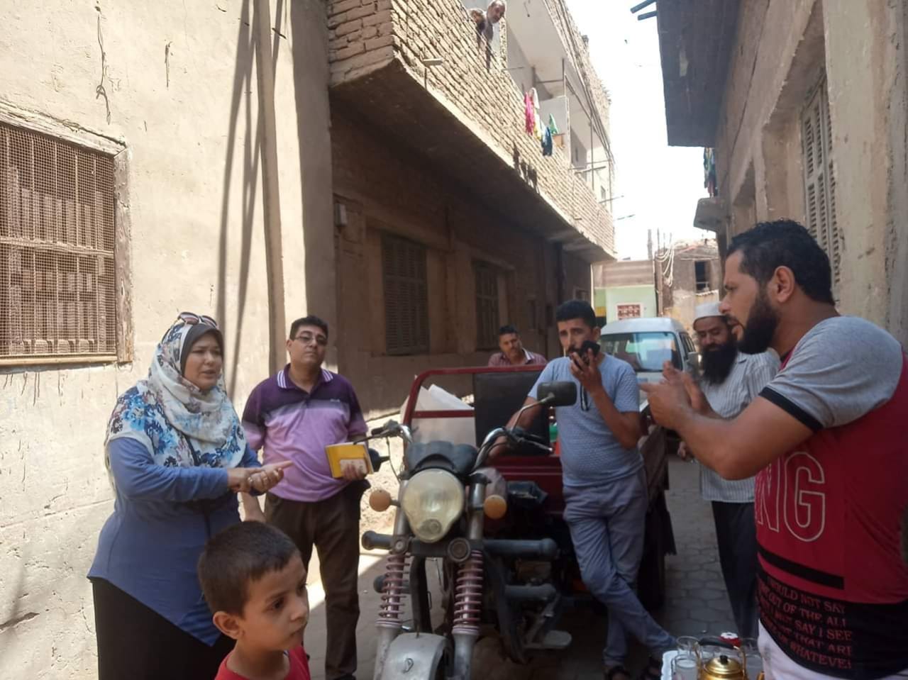 حملة تطهير لخطوط الصرف الصحى بمدينة قها (1)