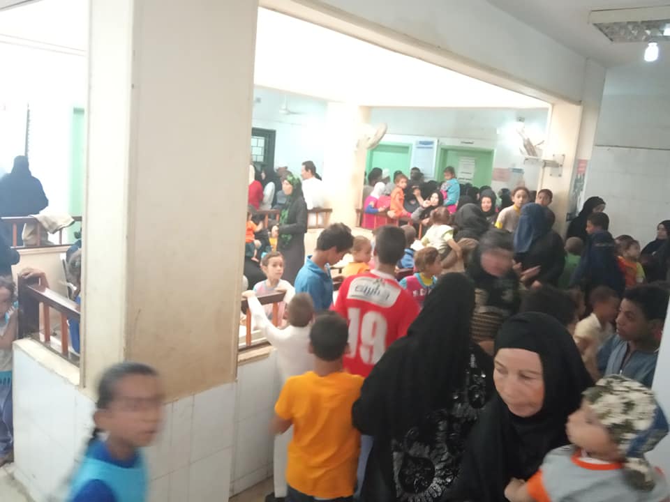 الكشف على المواطنين بمبادرة حياة كريمة بسوهاج (5)