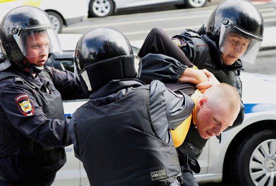 الشرطة الروسية تعتقل محتج