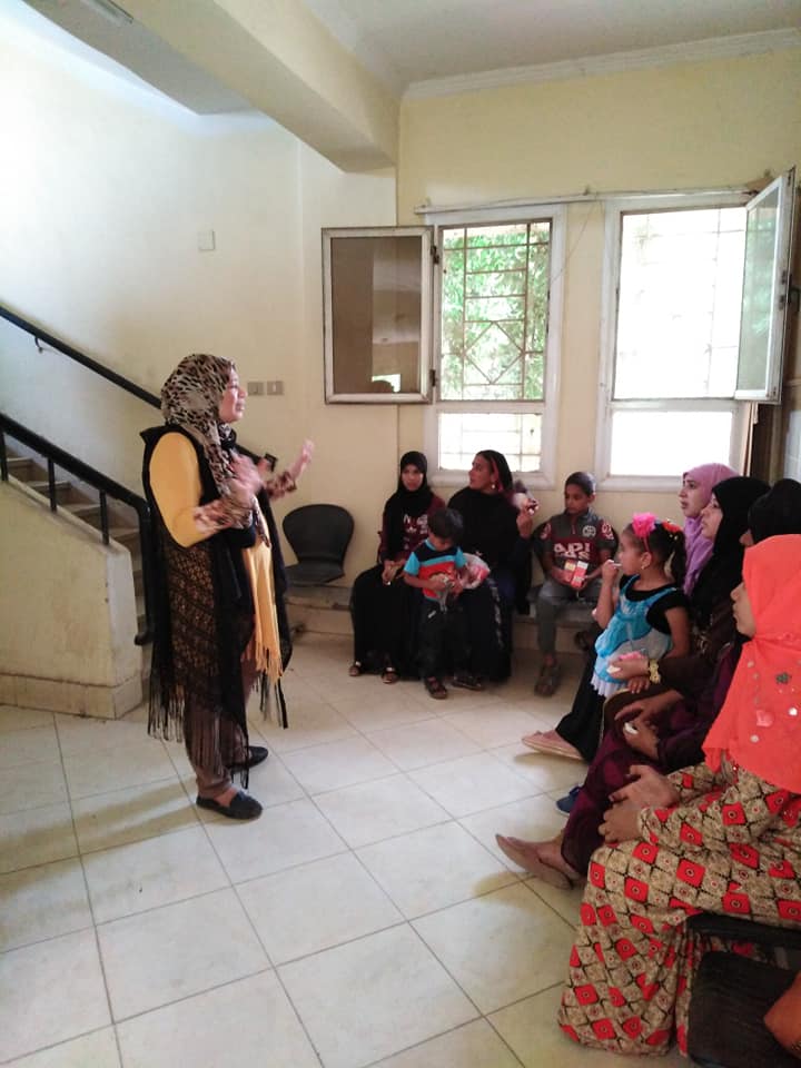 الكشف على المواطنين بمبادرة حياة كريمة بسوهاج (1)