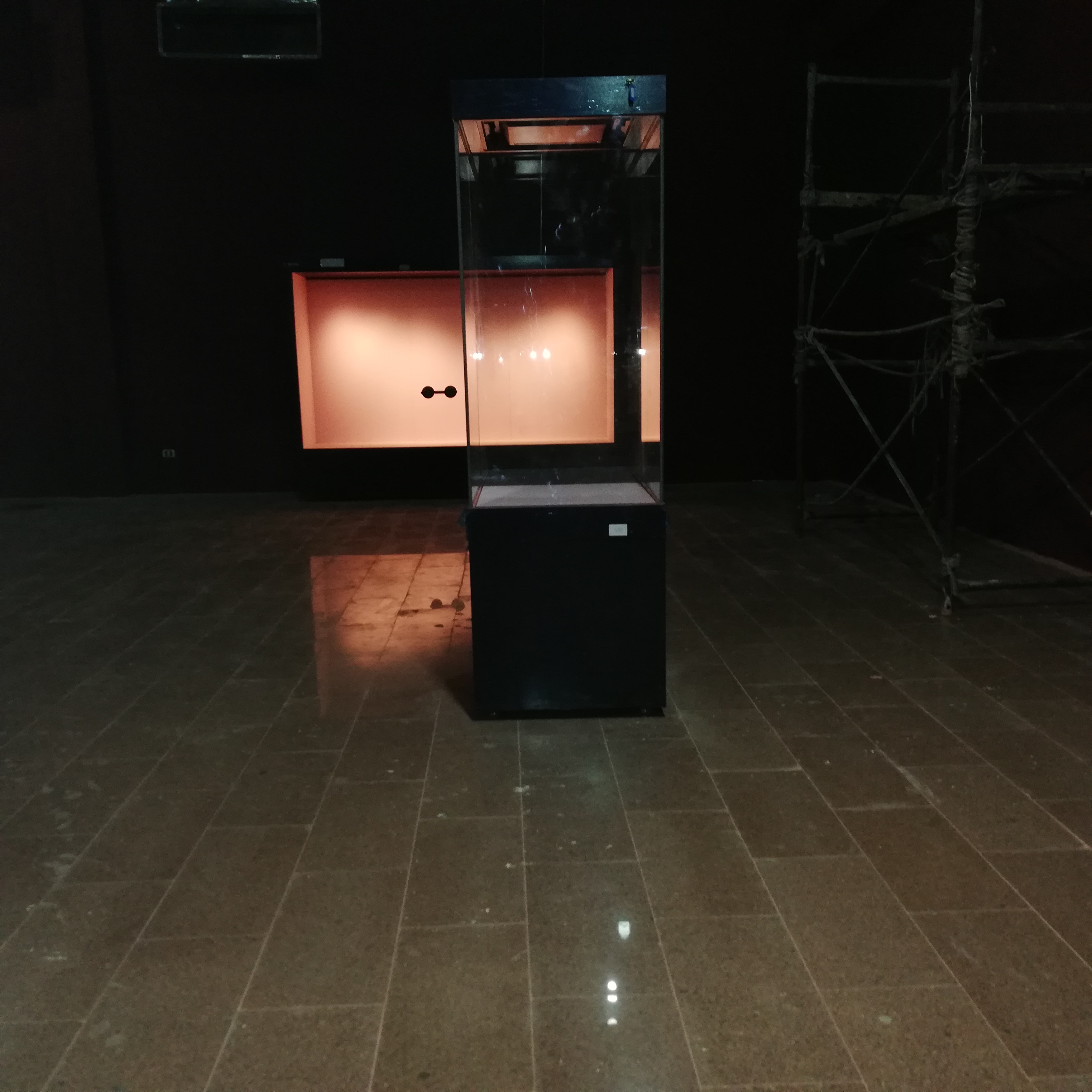 فاترين عرض القطع الاثارية بمتحف الغردقة قبل افتتاحه  (7)