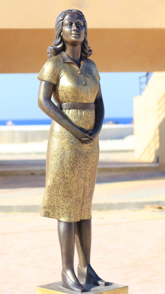 تمثال ليلى مراد بشاطئ الغرام في مطروح (5)