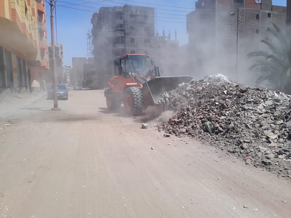 رفع 25 طن مخلفات وقمامة وأتربة في حملة نظافة لإعادة المظهر الحضاري بمدينة الأقصر (5)