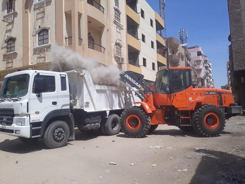 رفع 25 طن مخلفات وقمامة وأتربة في حملة نظافة لإعادة المظهر الحضاري بمدينة الأقصر (1)