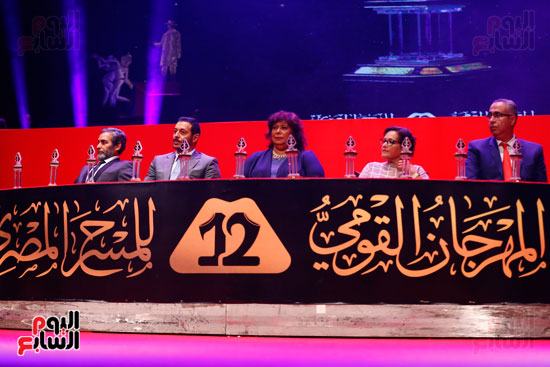 مصطفي شعبان مع وزيرة الثقافة واحمد عبد العزيز واسماعيل مختار في حفل الختام
