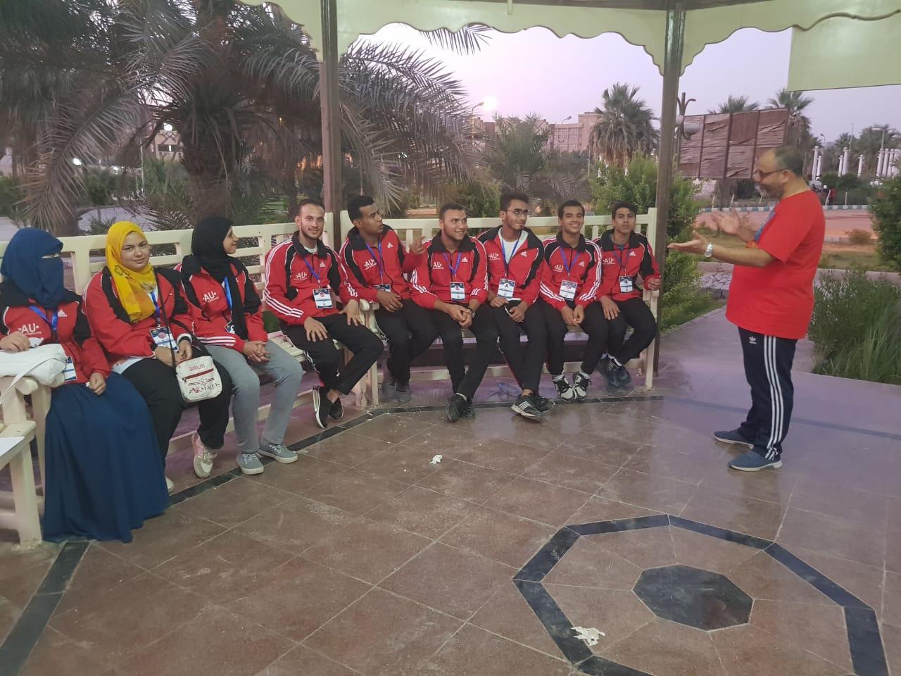 طلاب جامعة حلون المشاركين بمعسكر إعداد القادة بحلوان (2)