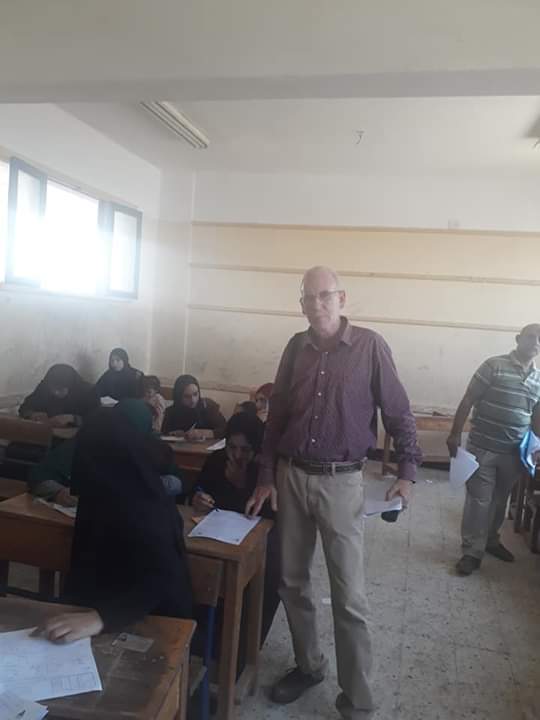 اختبارات محو الأمية بقافلة جامعة المنيا (2)