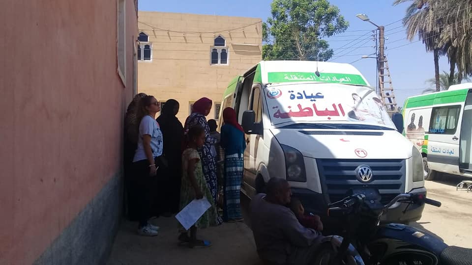 رئيس مدينة الطود تفقد قافلة طبية للصحة خلال فحصها 350 مواطن من أهالي قرية منشية النوبة  (4)
