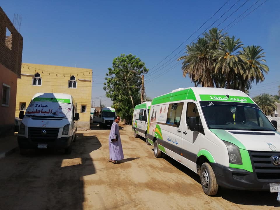 رئيس مدينة الطود تفقد قافلة طبية للصحة خلال فحصها 350 مواطن من أهالي قرية منشية النوبة  (6)