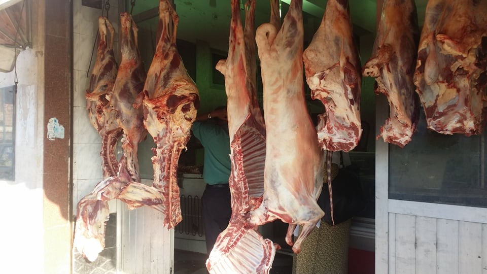 وكيل وزارة التموين بمطروح يتابع توافر اللحوم  المدعمة و السلع التموينية  (3)