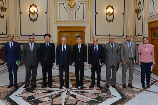 وزير الدولة للإنتاج الحربى يستقبل سفير الصين الجديد بالقاهرة (1)