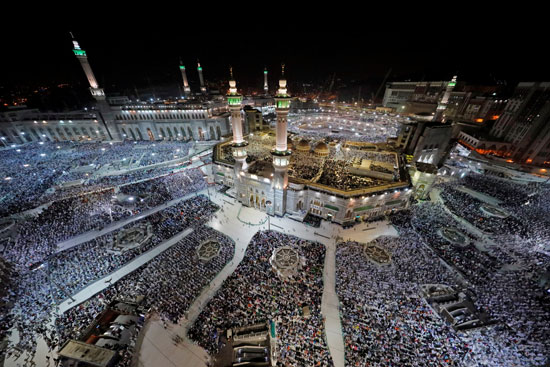 ملايين الحجاج يؤدون الصلاة بالمسجد الحرام (5)