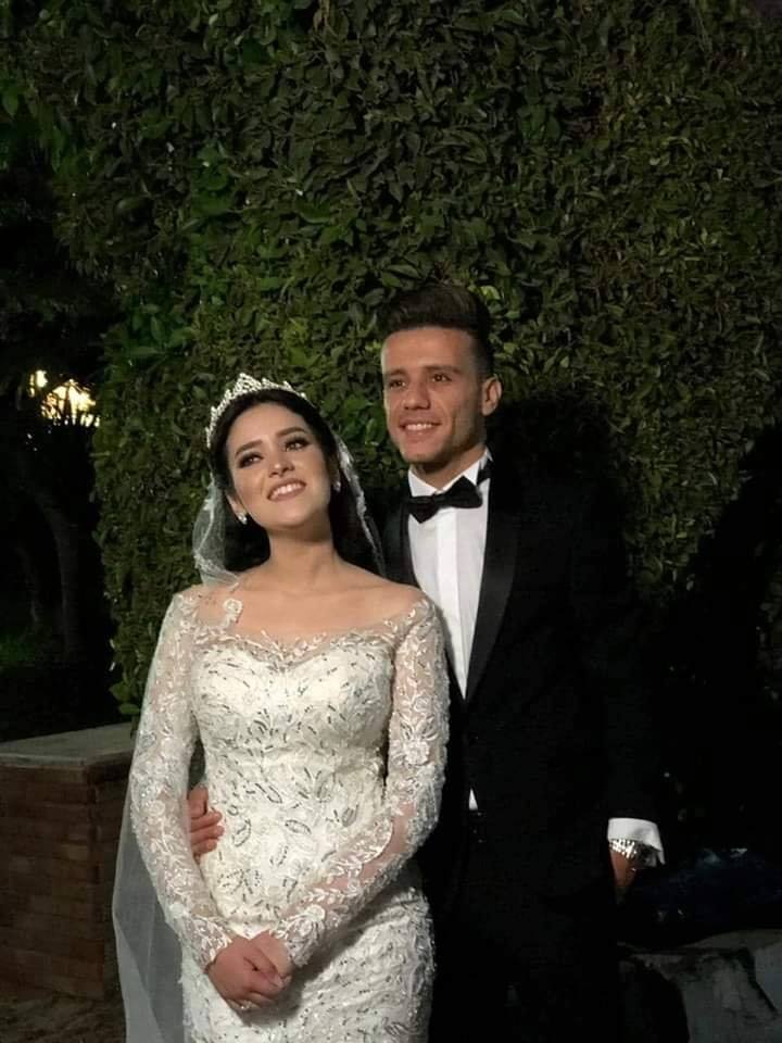 مصطفى فتحى مع عروسته
