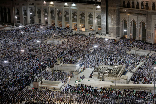 ملايين الحجاج يؤدون الصلاة بالمسجد الحرام (4)
