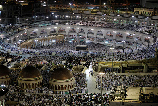 ملايين الحجاج يؤدون الصلاة بالمسجد الحرام (9)
