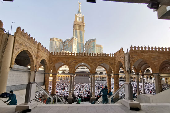 ملايين الحجاج يؤدون الصلاة بالمسجد الحرام (2)