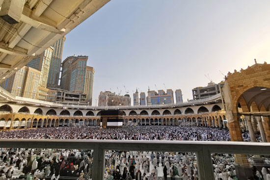 ملايين الحجاج يؤدون الصلاة بالمسجد الحرام (10)