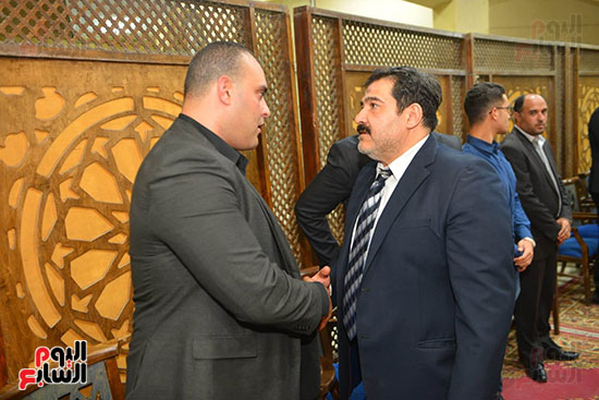 مصر فيديو وصور غياب النجوم فى عزاء طليقة سيد زيان Menafn Com