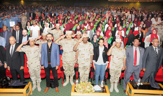 القوات-المسلحة-تنظم-عددا-من-الندوات-التثقيفية-لطلبة-الجامعات-المصرية--(2)
