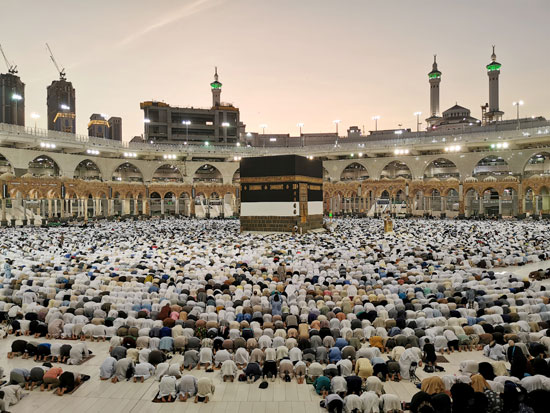 ملايين الحجاج يؤدون الصلاة بالمسجد الحرام (9)