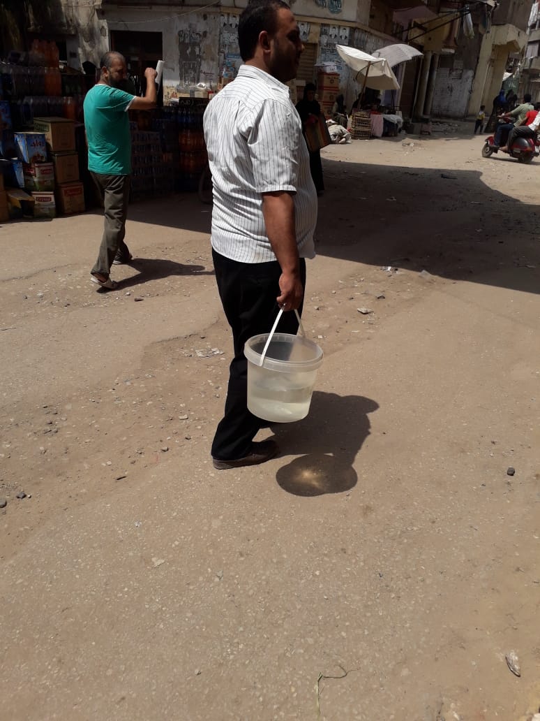 انعدام مياه الشرب مأساة سكان منطقتى صندفا وسوق اللبن بمحافظة الغربية (6)