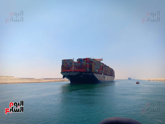 عبور أكبر سفينة حاويات بالعالم قناة السويس الجديدة (18)