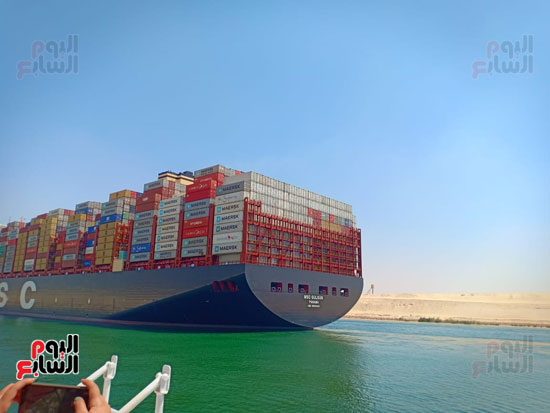 عبور أكبر سفينة حاويات بالعالم قناة السويس الجديدة (3)
