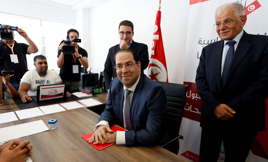 يوسف الشاهد يتقدم بأوراق ترشحه فى انتخابات الرئاسة فى تونس (2)