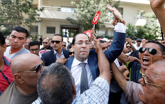 يوسف الشاهد يتقدم بأوراق ترشحه فى انتخابات الرئاسة فى تونس (5)