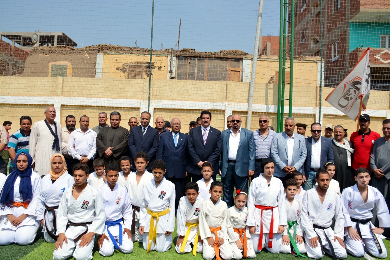 محافظ القليوبية يفتتح 3 مدارس وملعبا بمدينة طوخ (4)