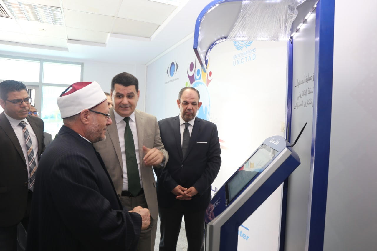  الدكتور شوقى علام  مفتى الديار المصريه  خلال زيارة لجهاز حماية المستهلك  (5)