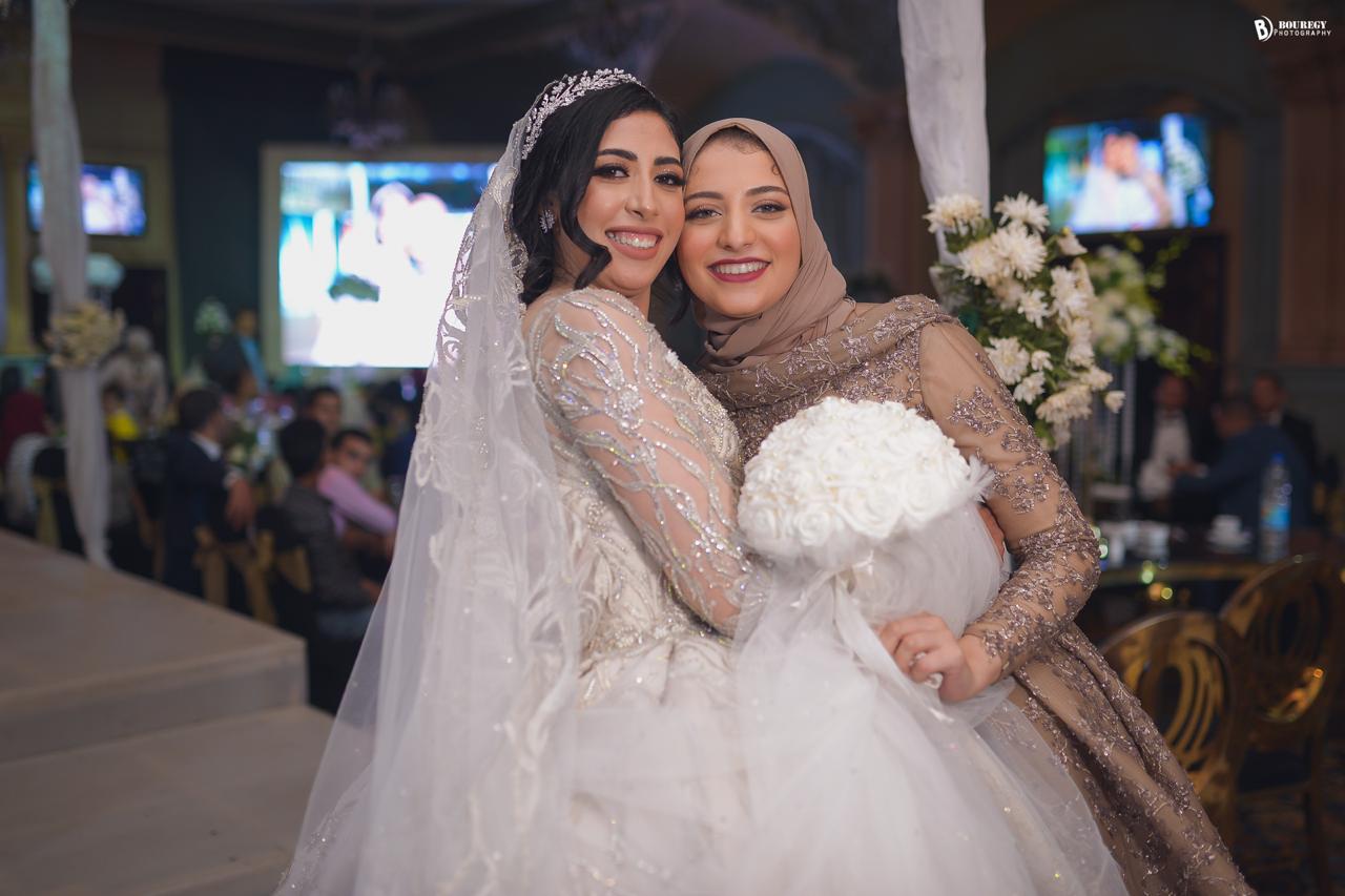 العروسة وشقيقتها