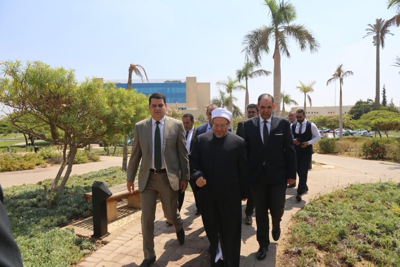  الدكتور شوقى علام  مفتى الديار المصريه  خلال زيارة لجهاز حماية المستهلك  (2)