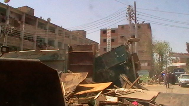 حملات مكثفة  لرفع الإشغالات والمخالفات بشوارع حي جنوب المنيا   (2)