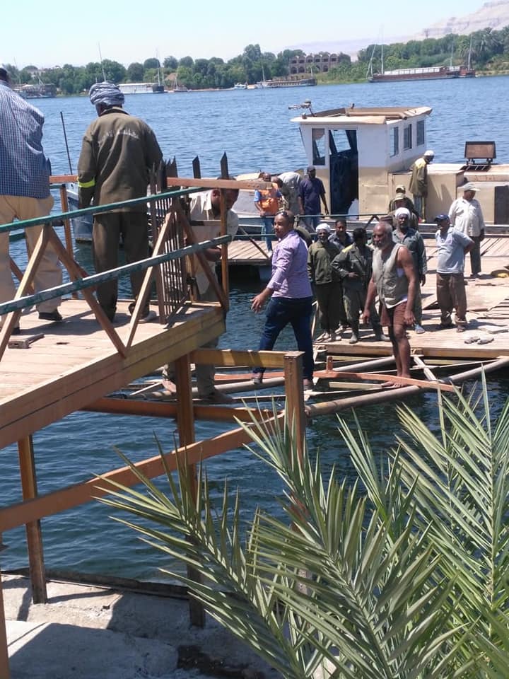 نقل مرسي الإسعاف النهرى لمنطقة المستشفي العام ضمن تطوير كورنيش النيل بالأقصر (5)