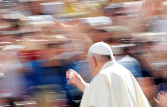 البابا فى ساحة القديس بطرس