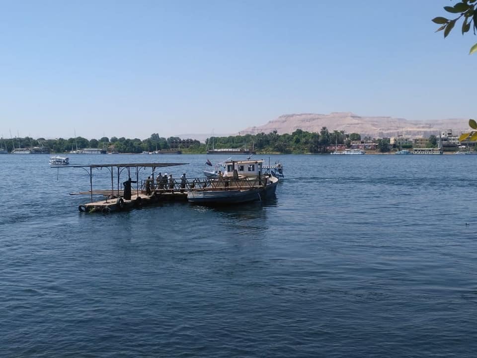 نقل مرسي الإسعاف النهرى لمنطقة المستشفي العام ضمن تطوير كورنيش النيل بالأقصر (1)